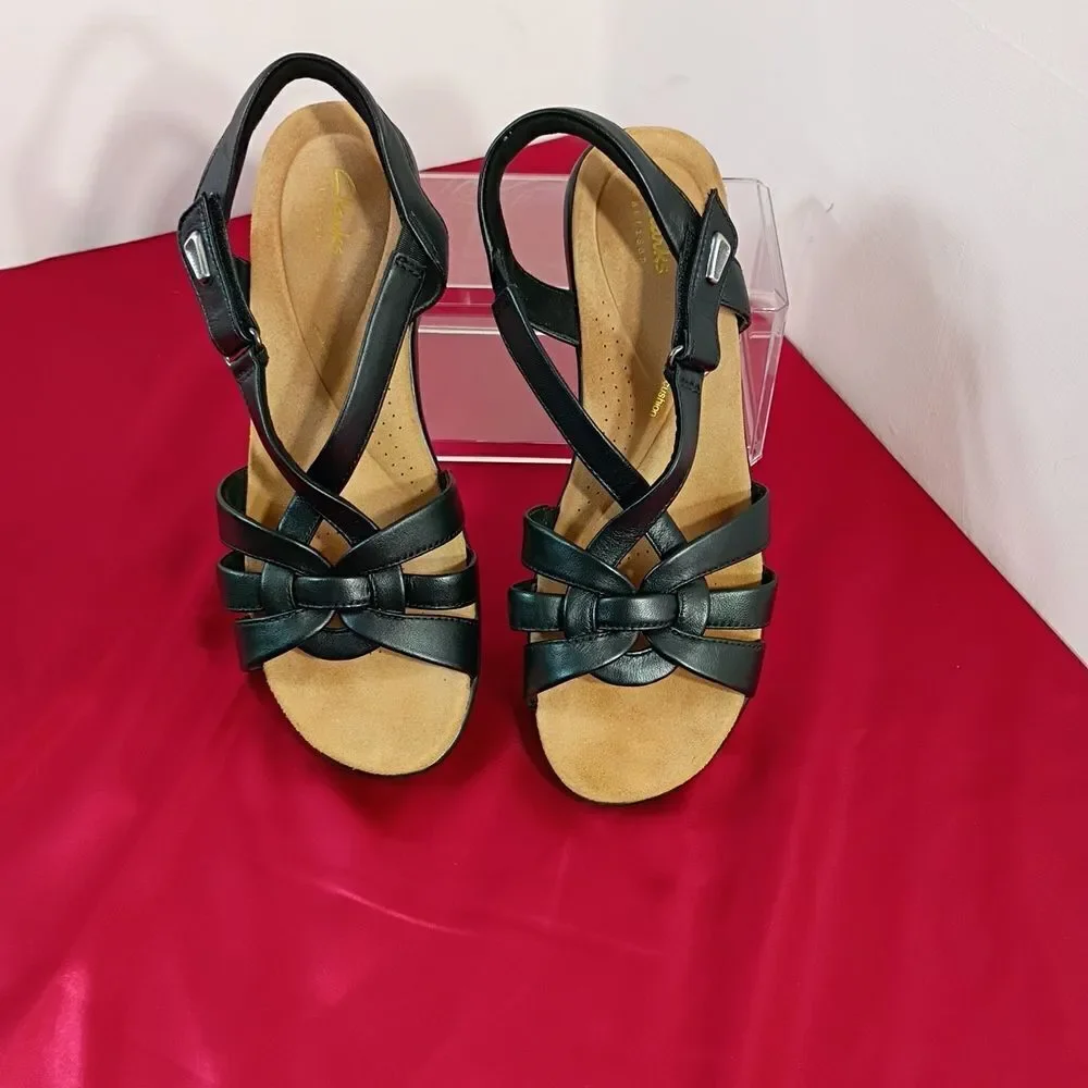 Clarks Women's SZ 10M Tuleah Cross Black Leather Sandal. Condition is Pre-owned. - Picture 2 of 9